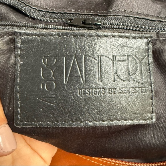 VILLAGE TANNERY Designs by Sevestet New York All Leather Messenger Tote XL - Picture 11 of 12